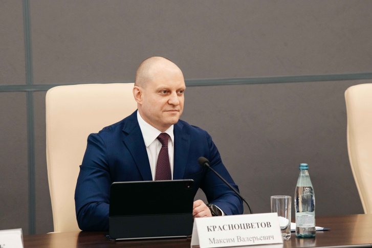 Совет депутатов Городского округа Пушкинский на внеочередном заседании поддержал кандидатуру действующего главы Максима Красноцветова