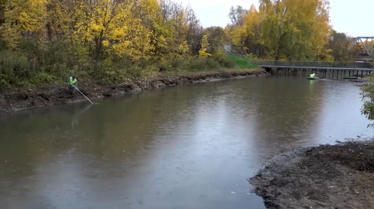 В Ивантеевке завершают расчистку реки Учи возле новой набережной