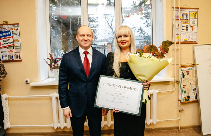 Максим Красноцветов поздравил коллектив Пушкинской электросети с Днём энергетика