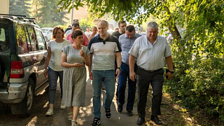 Жители многоквартирного дома в Лесных Полянах столкнулись с проблемой работы дворовой канализации