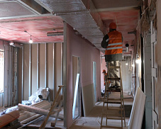 Депутаты и общественники оценили качество и темп ремонтных работ в поликлинике на Толмачёва в Ивантеевке