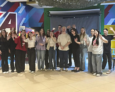 Диалог на равных.Пушкинский молодёжный актив встретился с  Александром Енс Смирновым, художником уличного искусства