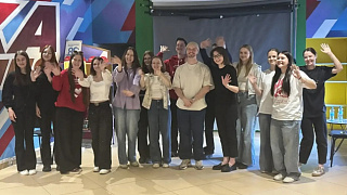 Диалог на равных.Пушкинский молодёжный актив встретился с  Александром Енс Смирновым, художником уличного искусства