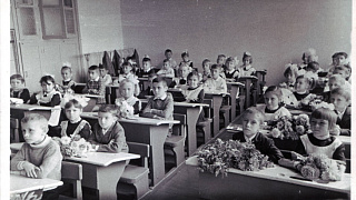 Буквы разные писать тонким перышком в тетрадь...