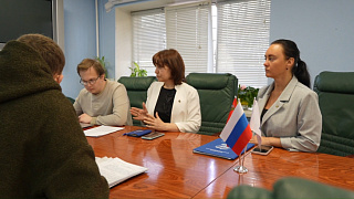 Участникам СВО  помогают. Несколько раз в месяц принимает юрисконсульт в помещении фонда «Защитники Отечества»