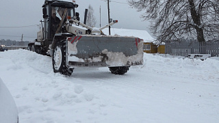  Грейдером по деревне. В округе  вовремя очищают от снега отдалённые поселения