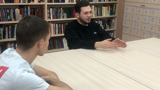 Горячие новости! В Правдинском прошла встреча с военкором Алексеем Ларкиным