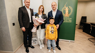 Максим Красноцветов помог детям погибшего участника СВО в преддверии 1 сентября 