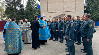 В пожарной части №40 прошла церковная служба. Так там отметили день иконы Пресвятой Богородицы «Неопалимая Купина»