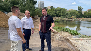 Сергей Пахомов посмотрел, как идёт ремонт котельной и реконструкция Травинского озера 