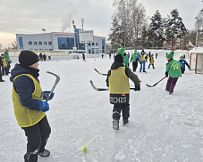На валенках. В Красноармейске прошёл турнир по русскому хоккею с мячом 