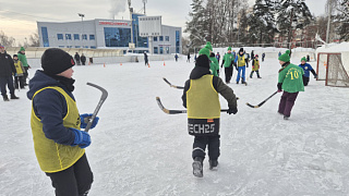 На валенках. В Красноармейске прошёл турнир по русскому хоккею с мячом 