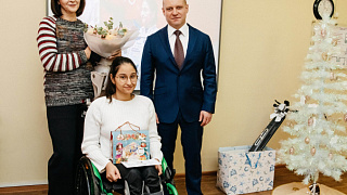 Максим Красноцветов встретился с Анной Ахмедовой — победителем XI Национального чемпионата «Абилимпикс–2025» по веб-разработке