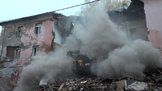 В Пушкино приступили к сносу аварийного дома