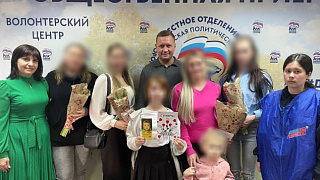 Цветы жёнам участников СВО. Депутат Мособлдумы Михаил Ждан поздравил женщин с 8 марта