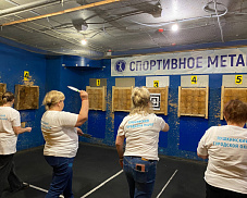 Участники клуба «Активное долголетие» из Пушкино приняли участие в мастер-классе по спортивному метанию ножа