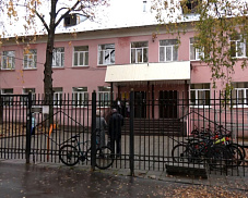 В Правдинском ремонтируют кровлю школы 1940 года постройки