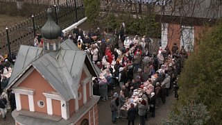 На территории Смоленского храма в Ивантеевке перед Пасхой организовали благотворительную ярмарку