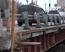 Депутаты проверили, как идёт капитальный ремонт моста на Пушкинском шоссе 