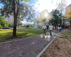 Максим Красноцветов вместе с замами и профильными специалистами осмотрел четыре дворовые территории в Ивантеевке после ремонта