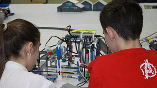Более 100 конструкторов приняли участие в соревнованиях по робототехнике в Пушкинском округе