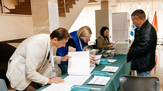 Первые избиратели проголосовали в Ивантеевке
