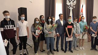 «Я достаю из широких штанин…»