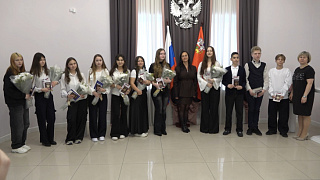 Первый паспорт – главный документ. 13 школьников получили первые паспорта в Пушкино