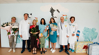 Супругу мобилизованного с сыном из роддома встретил глава округа 