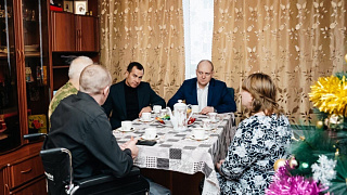Мужество и героизм. Глава округа поздравил с Новым годом участника спецоперации
