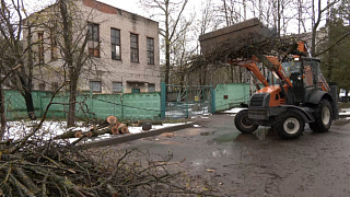 В округе Пушкинский продолжают ликвидировать последствия  снегопада