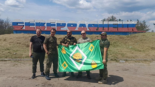 Максим Красноцветов на передовой встретился с парнями из округа Пушкинский и передал им ценный груз