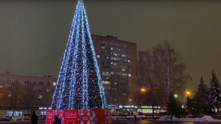 Город огней. В Пушкинском устанавливают новогодние инсталляции